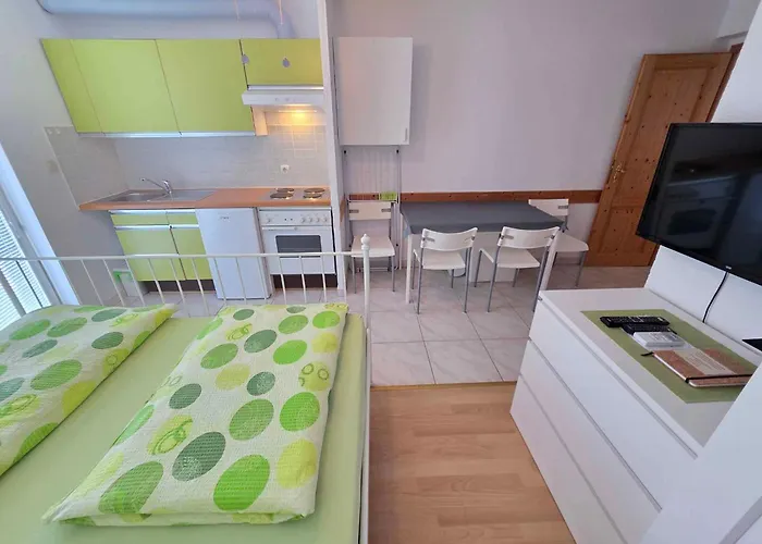 In 44643 Apartment